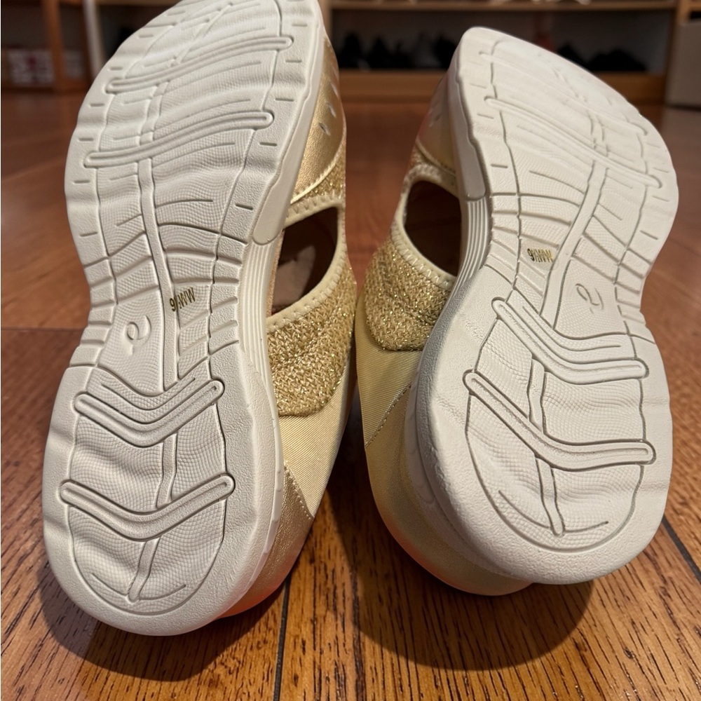 Easy Spirit Tan and Gold Sandals - Picture 3 of 7
